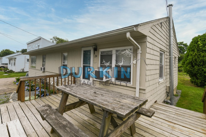 Deck - Duplex with private deck space. APPLY NOW WITH NO FEE www.durkincottages.com Rental