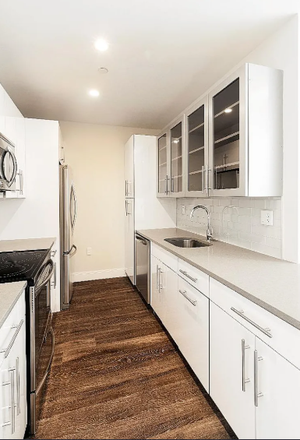 . - STUNNING, RENOVATED 3 BED / 2 BATH NEAR CAMPUS AVAIL. 9/1/26!! Apartments