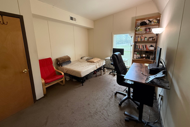 Bedroom - Puffton Village 1 Master Bedroom Summer Sublet
