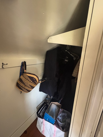 Upstairs closet - Historic house close to campus!