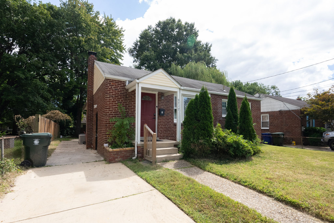 Utilities & Wifi Included - ALL UTILITIES INCLUDED + Wi-Fi + IN-UNIT WASHER/DRYER ALL COVERED IN RENT! House