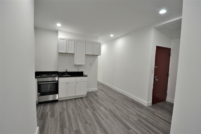 3 Bedroom on 105 Peterborough St. - NO Broker's Fee!!  -  Avail 9/1 - Brand New & Sunny 3 Bed on Peterborough St. Apartments