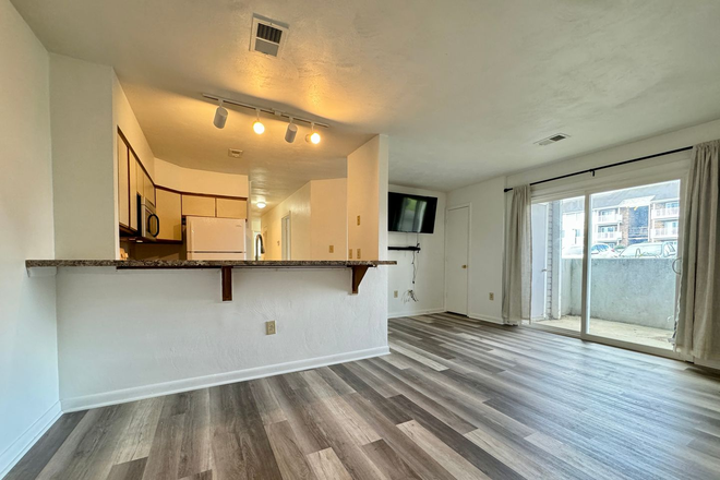 Photo - University Terrace 4 Bedroom Available Now! Condo