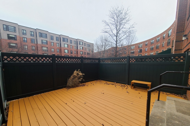 Patio - Large 3 Bedroom/2 Bathroom with private patio