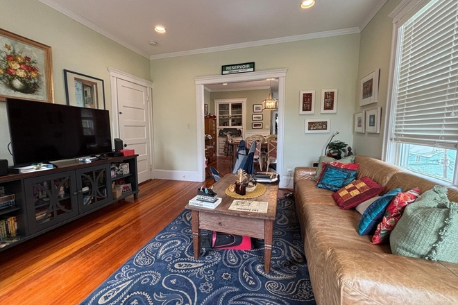 LIVING - HUGE 3 BED/1.5 BATH WITH IN UNIT LAUNDRY! Apartments