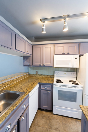 Kitchen - 2B 1.5B near Rice, summer sublet and/or continue into 2026-27 school year! Condo