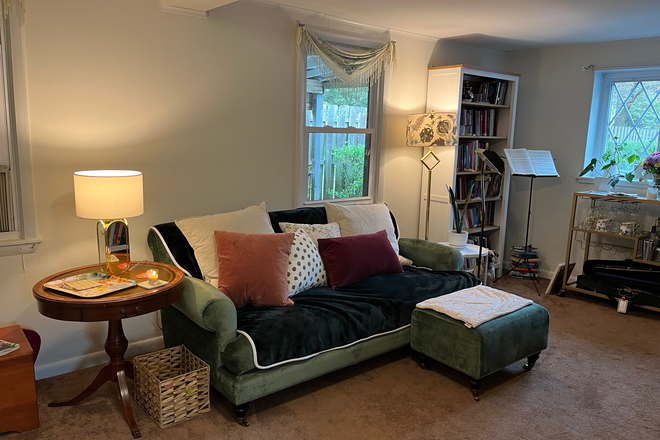 Living Room - Summer sublet:Furnished 2BR cottage-Varsity Ave-Princeton Junction Apartments