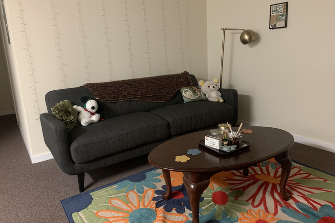 Living room - Pine Courts 3 Apartments