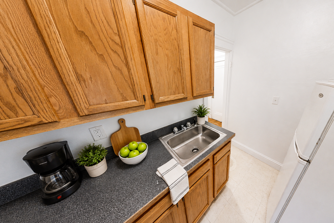 1 - Studio for rent close to campus with alcove 9/1 Apartments