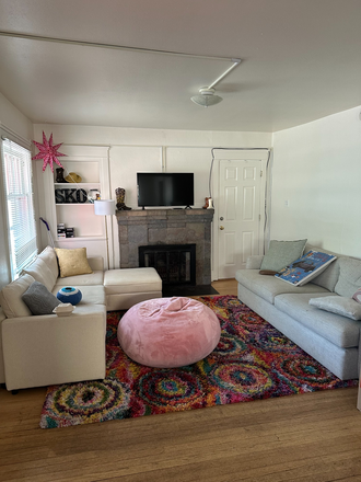 Living Room - University Avenue/9th Sublet