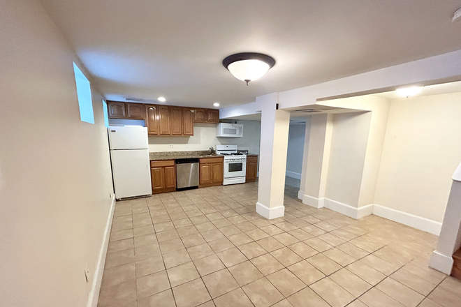 Kitchen - ROOM RENTAL - Spacious 3 bedroom 1 bathroom apartment