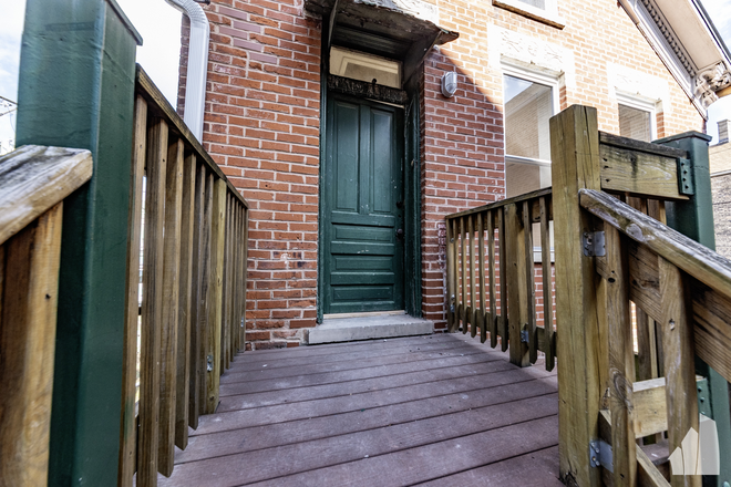 Coach house apartment entrance - 4BDRM 2 FULL BATH PILSEN - no app fees! Apartments