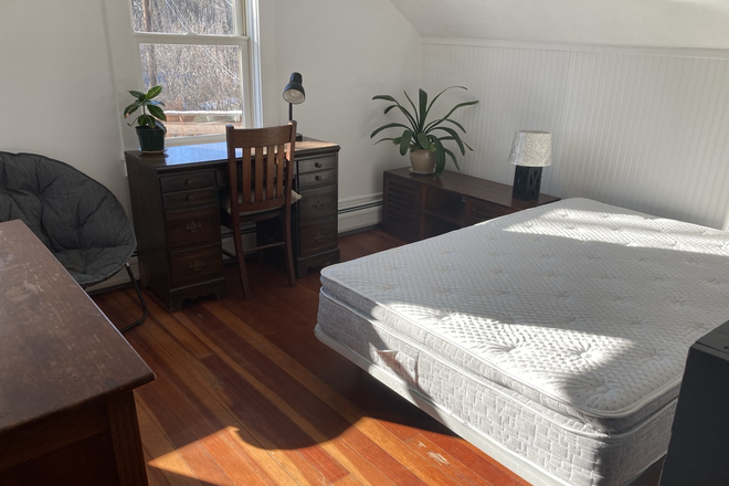 Available bedroom - Rental January 1, 2026 - May 31, 2026