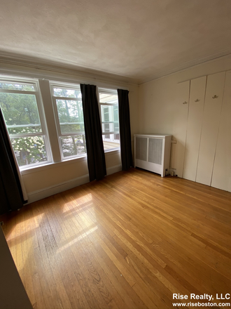 bedroom - 5 bed/ 1.5 bath available on upper campus. Off street parking included. Sweet Spot! Duplex