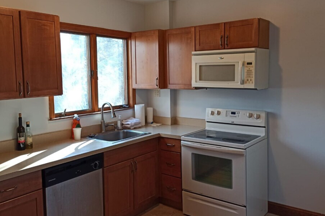 Kitchen - Beautiful four bedroom unit close to campus with parking and backyard House