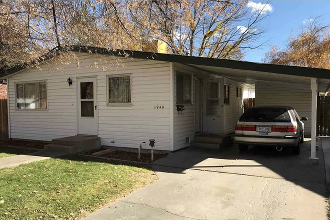 Front Door - 3 Bedroom Home Close to Campus