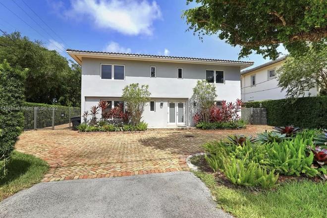 Front - Amazing Waterfront Property Steps from Campus Duplex