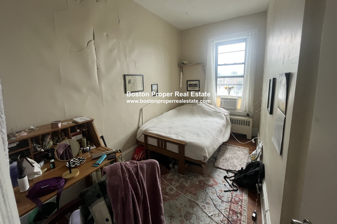 a - 3 bedrooms right in Back Bay by Mass Ave and Kenmore Apartments