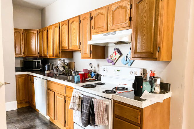 Kitchen - 1066 Commonwealth Ave - Huge bedrooms, updated kitchen, seconds from Babcock T stop & Star Market! Apartments