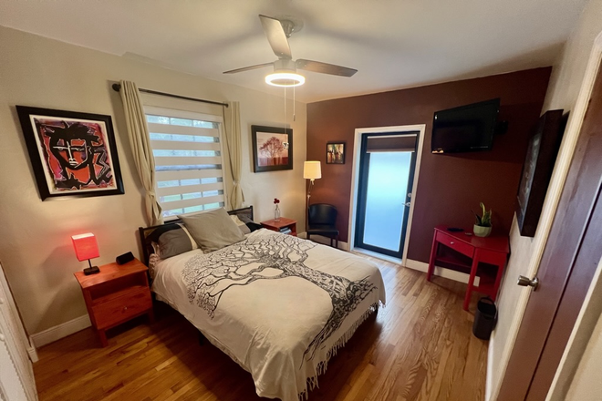 Bedroom with independent entrance - Quaint, cozy, and upgraded apartment in historic Miami Springs neighborhood