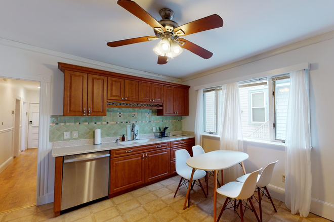 Kitchen - Spacious 4 bedroom apartment in JFK/UMass