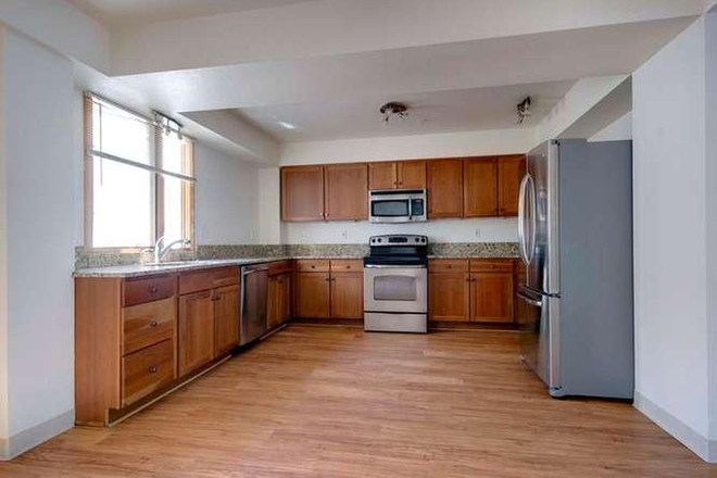 1005 - 1005 12th St. (6BR/  4BA) Apartments