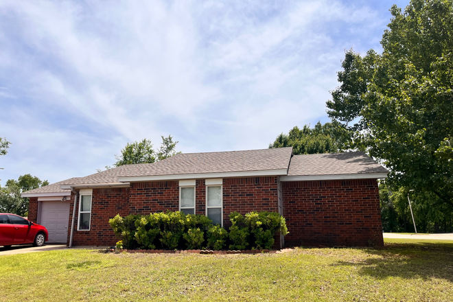 Front of house - Rental house with 2 Bedrooms Available