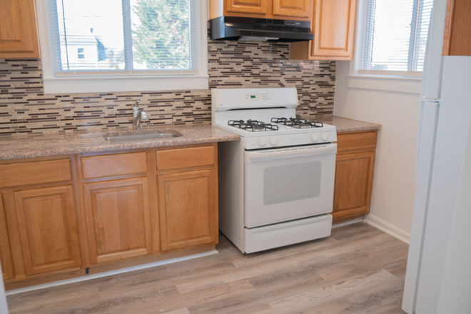 Kitchen - Two Bed Two bath private parking apartment in Parkville