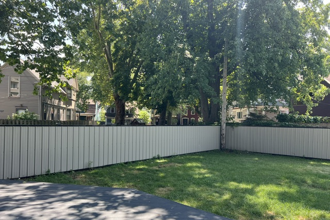 Back Yard - Beautiful Home To Share