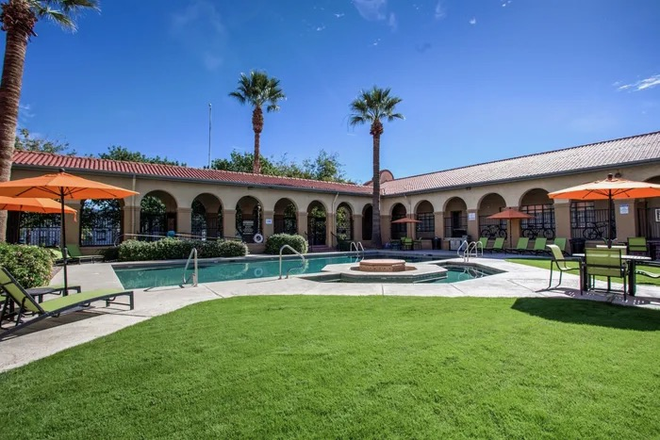 Pool - 2 Bed x 1 Bath Sublease