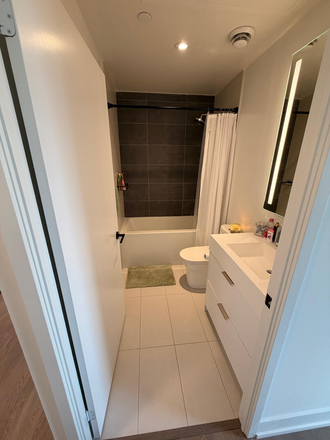 Private bathroom - 1 bedroom + den + terrace on a 2bed 2bath near campus :)