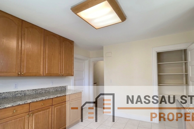 Kitchen - 3BR apt-Pine St-Princeton