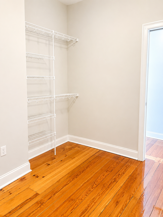 hardwoods - Location, Wow & Utilities included! Flex start date 7/15  8/1 or 8/15 Great for three or four peop Apartments