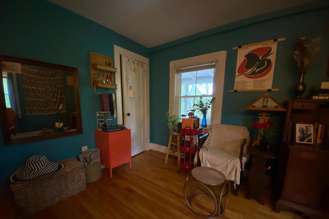 2nd bedroom - 2-Bedroom apt in North Amherst with AC, 2-car parking, big TV for summer sublet (Jun-Jul-Aug)