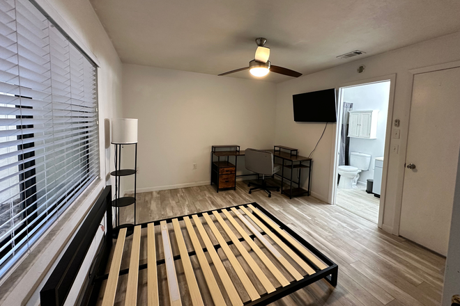 Bedroom - Casablanca West Apartments