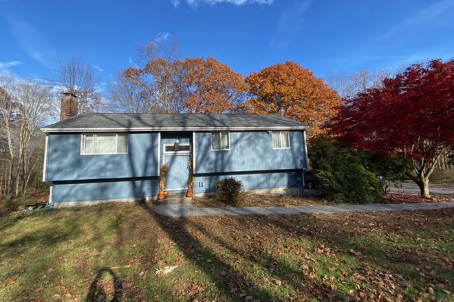 Exterior Front - Excellent 4Br 2.5 Bath House with Two Living Areas For Rent