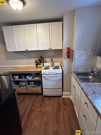 Kitchen - BELMONT WONDERFUL 2 BED MAPLE ST MOVE IN FEBRUARY 1 NO FEE Apartments