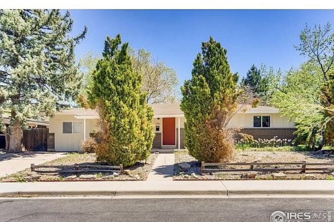 Front yard - Room for Rent - Less than 1 mi from Campus House