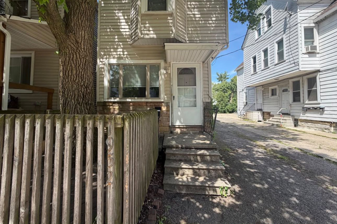 Front Entrance - AVAILABLE NOW | Little Italy 2BR/2BA | Walk to CWRU & UH Townhome
