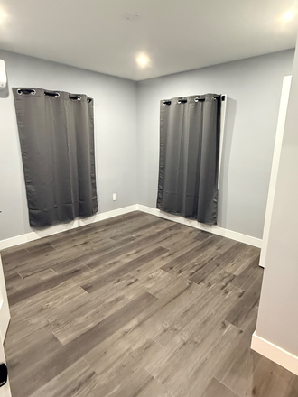 Single or double occupancy 1floor bedroom with closet and en-suite bathroom - Student /Working Professional Housing House