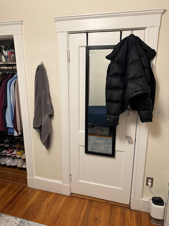 Bedroom - Bedroom Available, 5 minute walk to campus.