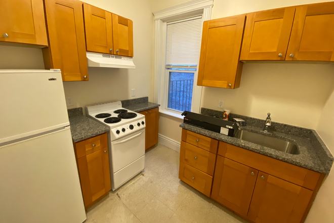 ! - NO FEE Park Drive studio with great view, HT/HW incl, bicycle storage, half fee! Apartments