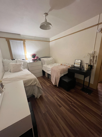 Bedroom - BEST LOCATION ON THE HILL House