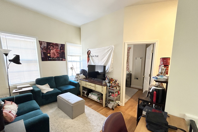 Call NOW for showings! 617-236-8600 - PHILLIPS ST - LRG RENOVATED 3BR ON BEACON HILL FOR *9/1/2026* W/ LNDRY IN BLDNG, 2 BATH, H&HW INC!