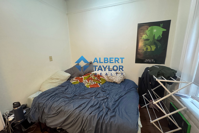 Alcove - Huge Studio with Alcove!! No Broker Fee or Security Deposit!!