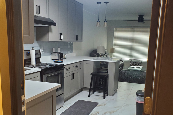 Entrance to kitchen and lr - Lord Anson Arms Condo