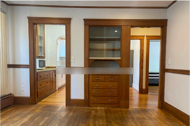 - - NO BROKER FEE!! Close to Campus! 4 bedroom 1.5 bathroom w/ Laundry Apartments