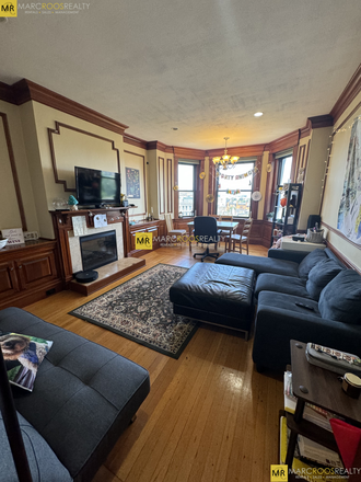 Living Space - Comm Ave 3 Bed Kenmore Sq Mins to Campus Condo