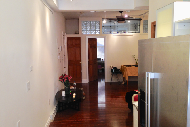 Living looking into front bedroom - Lovely 2 bedroom apartment on St Stephen St