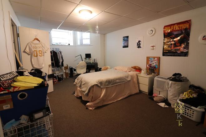 bedroom - Spacious basement 2 bed - landlord pays fee, one month free!